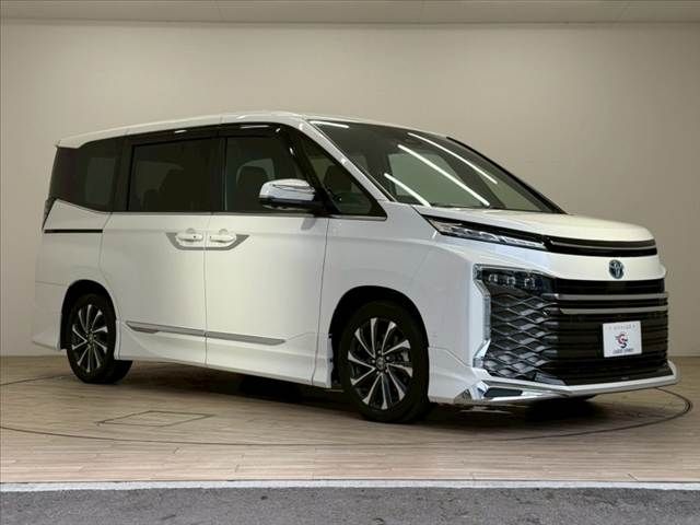 TOYOTA VOXY HYBRID 2023