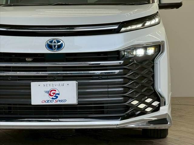 TOYOTA VOXY HYBRID 2023