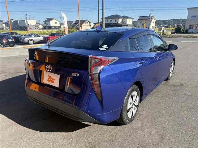 TOYOTA PRIUS 2016