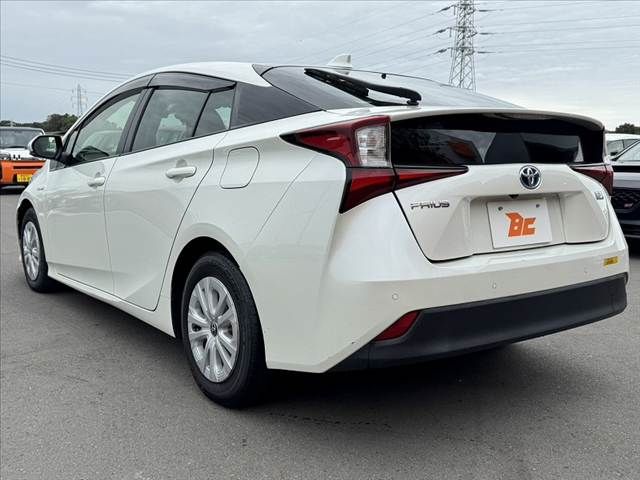 TOYOTA PRIUS 2019