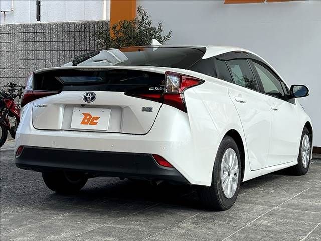 TOYOTA PRIUS 2021