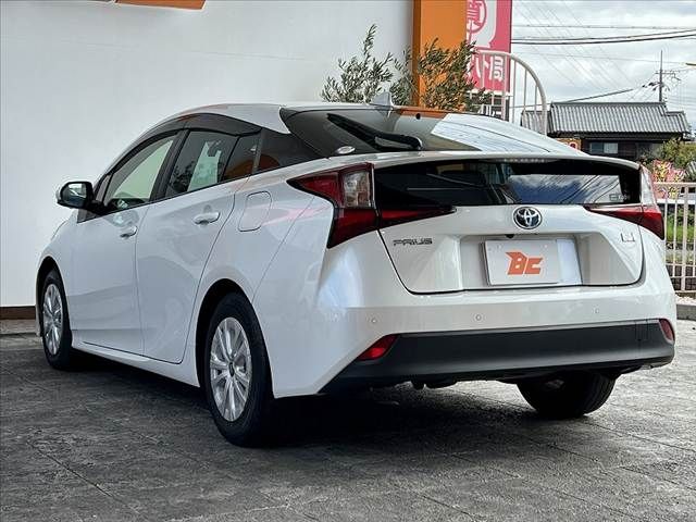 TOYOTA PRIUS 2021