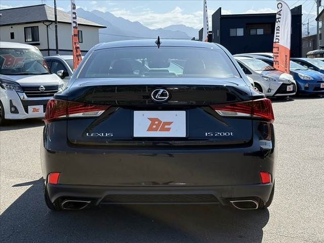 TOYOTA LEXUS IS200t 2016