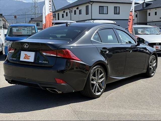 TOYOTA LEXUS IS200t 2016