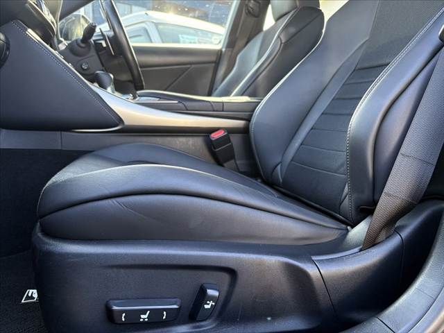 TOYOTA LEXUS IS200t 2016