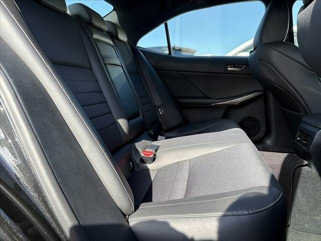 TOYOTA LEXUS IS200t 2016