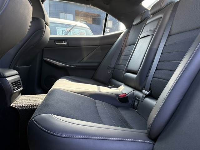 TOYOTA LEXUS IS200t 2016