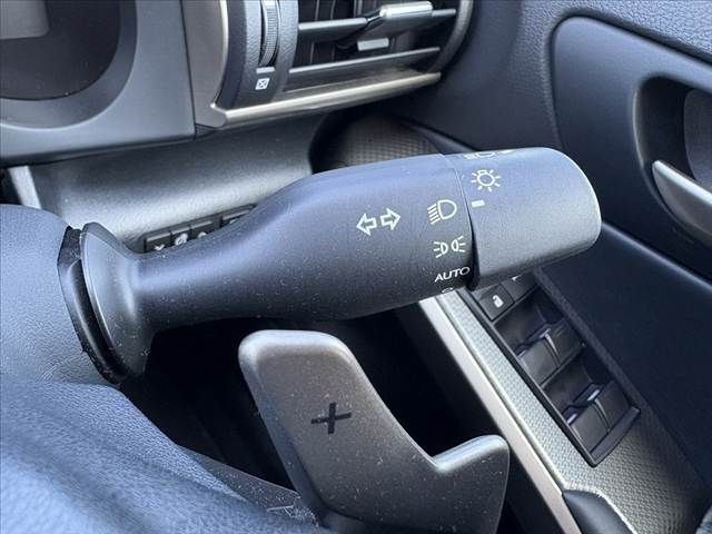 TOYOTA LEXUS IS200t 2016