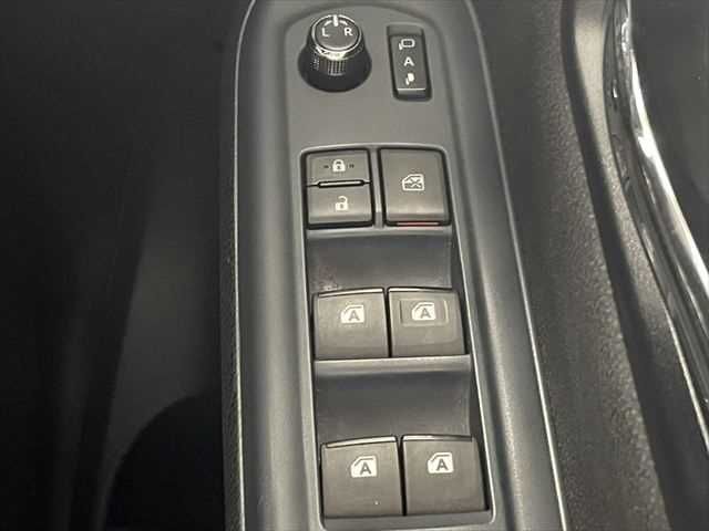 TOYOTA NOAH HYBRID 2015