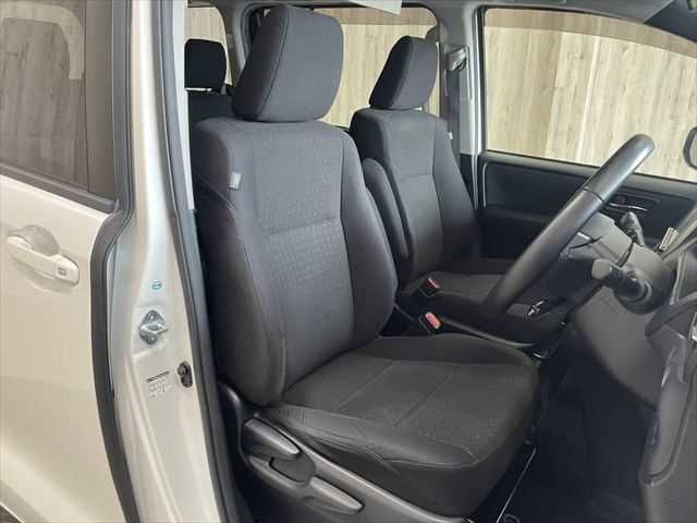 TOYOTA NOAH HYBRID 2015