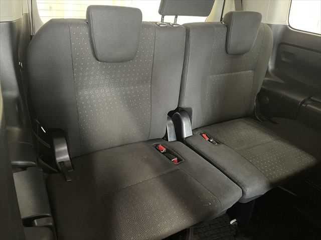 TOYOTA NOAH HYBRID 2015