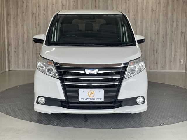 TOYOTA NOAH HYBRID 2015