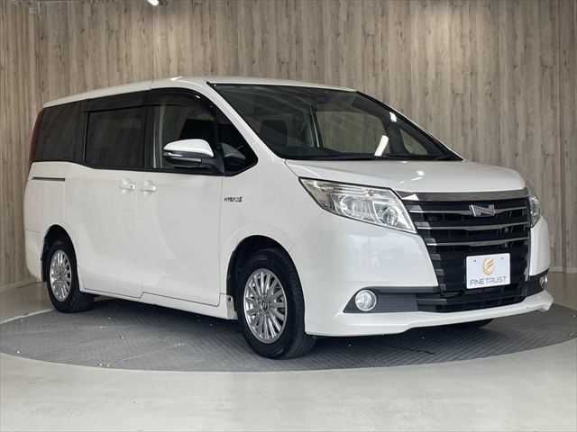 TOYOTA NOAH HYBRID 2015
