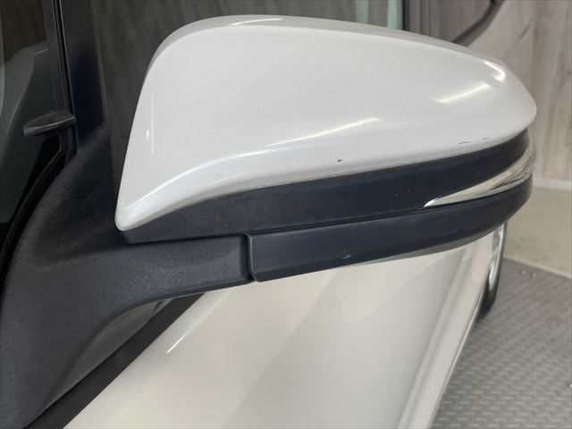 TOYOTA NOAH HYBRID 2015