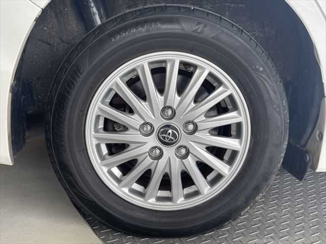 TOYOTA NOAH HYBRID 2015