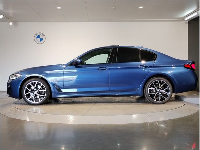 BMW BMW 5series sedan 2022