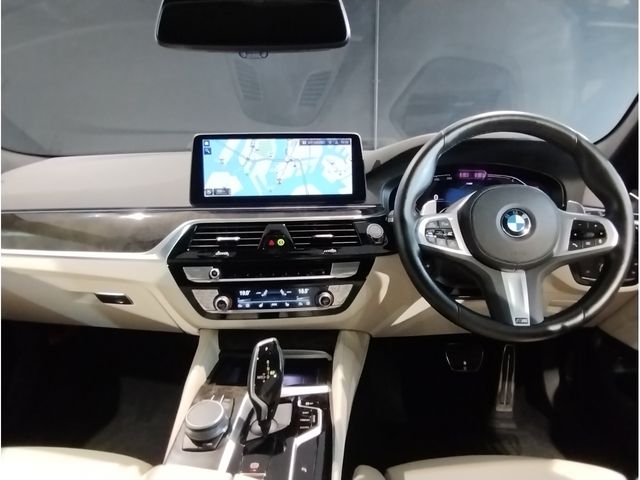 BMW BMW 5series sedan 2022