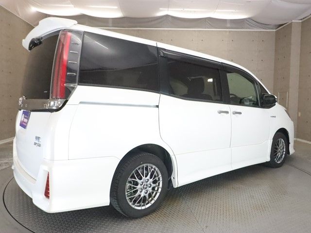TOYOTA NOAH HYBRID 2019