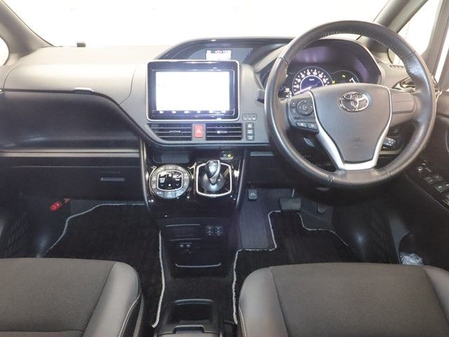 TOYOTA NOAH HYBRID 2019