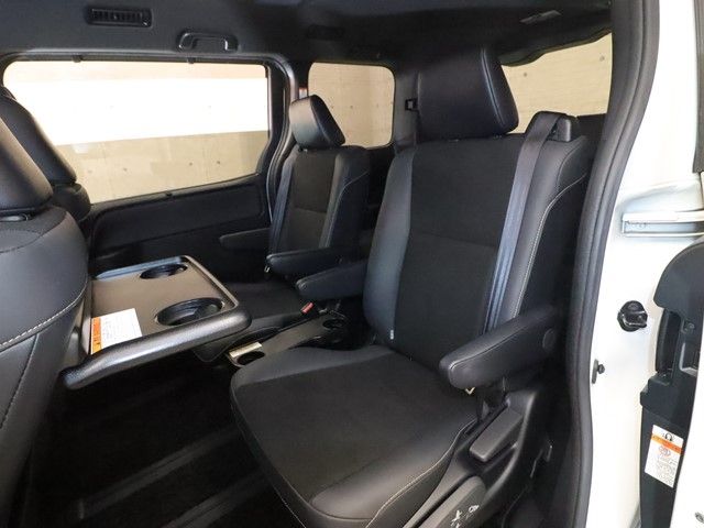 TOYOTA NOAH HYBRID 2019