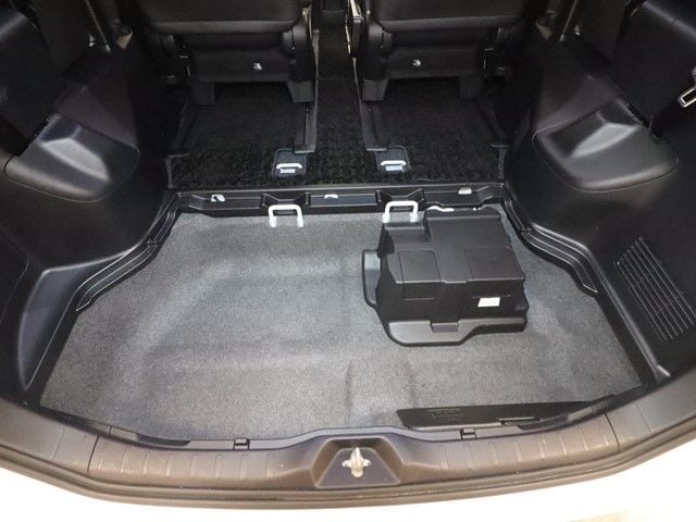 TOYOTA NOAH HYBRID 2019