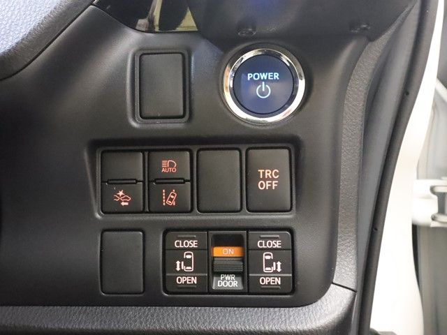 TOYOTA NOAH HYBRID 2019