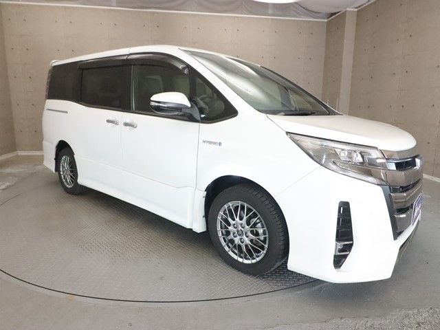 TOYOTA NOAH HYBRID 2019