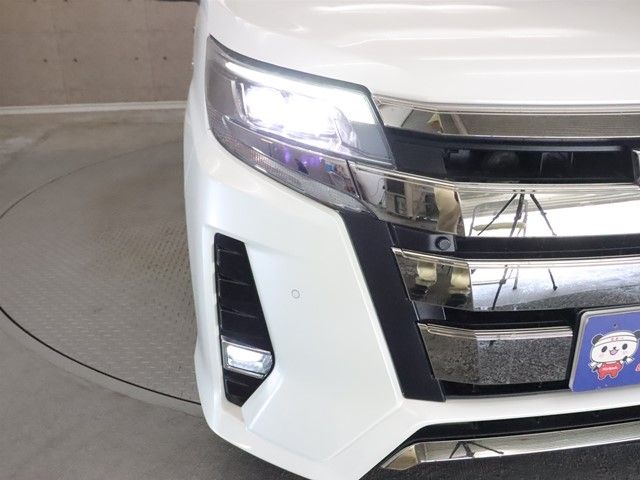 TOYOTA NOAH HYBRID 2019