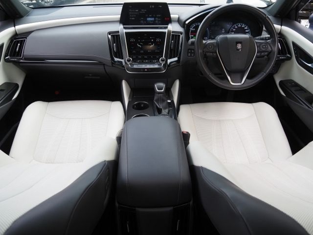 TOYOTA CROWN sedan hybrid 4WD 2018