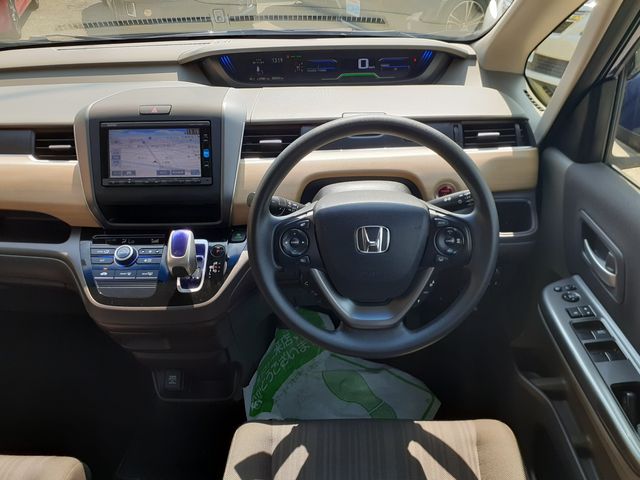 HONDA FREED HYBRID 2017