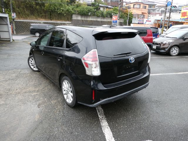 TOYOTA PRIUS Alpha 2016