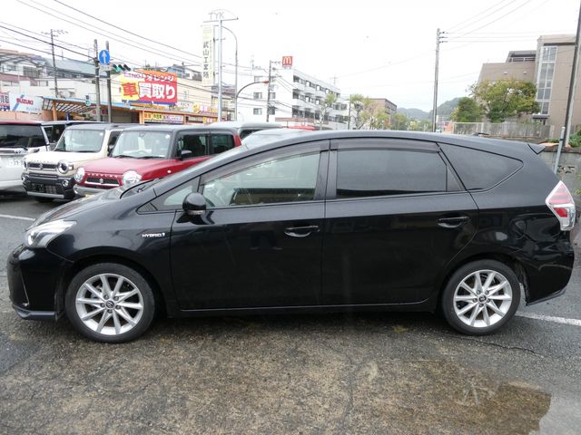 TOYOTA PRIUS Alpha 2016