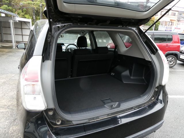 TOYOTA PRIUS Alpha 2016