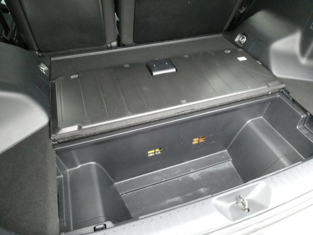 TOYOTA PRIUS Alpha 2016