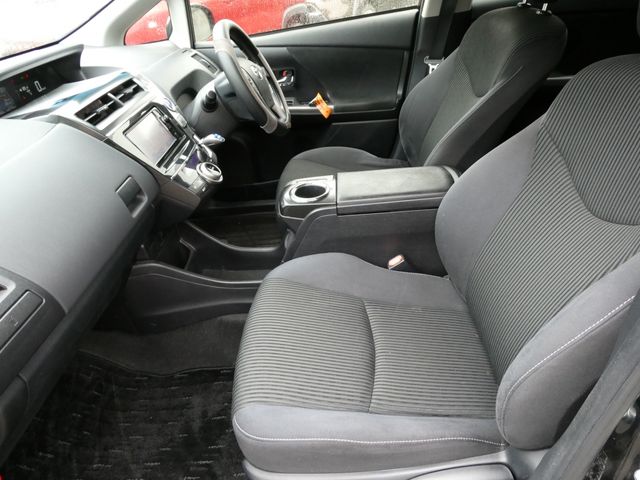 TOYOTA PRIUS Alpha 2016