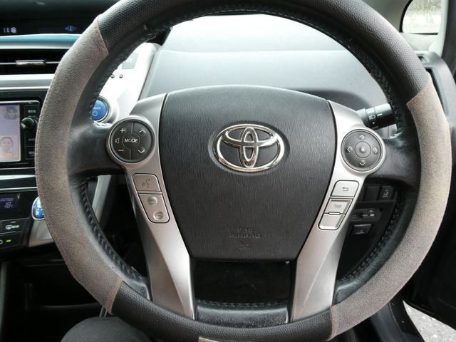 TOYOTA PRIUS Alpha 2016