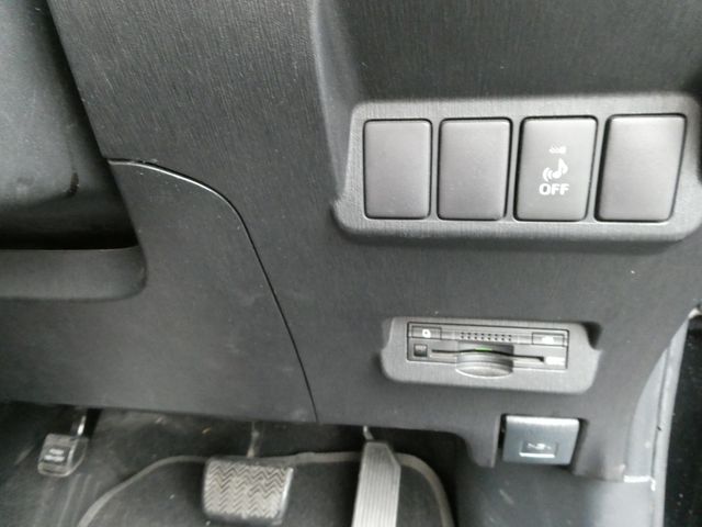 TOYOTA PRIUS Alpha 2016