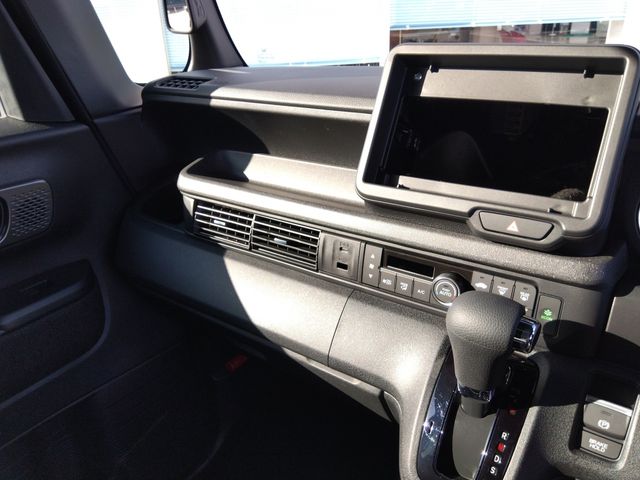 HONDA N BOX CUSTOM 2024