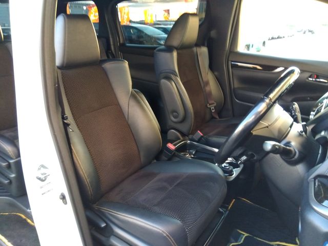 TOYOTA VELLFIRE 2017