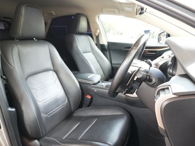 TOYOTA LEXUS NX300h AWD 2020