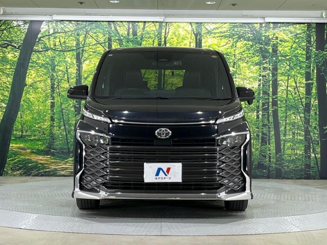 TOYOTA VOXY 2023