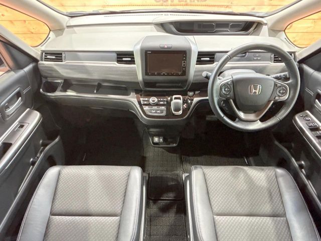 HONDA FREED HYBRID 2022