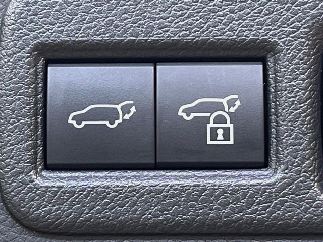 TOYOTA HARRIER 4WD 2020