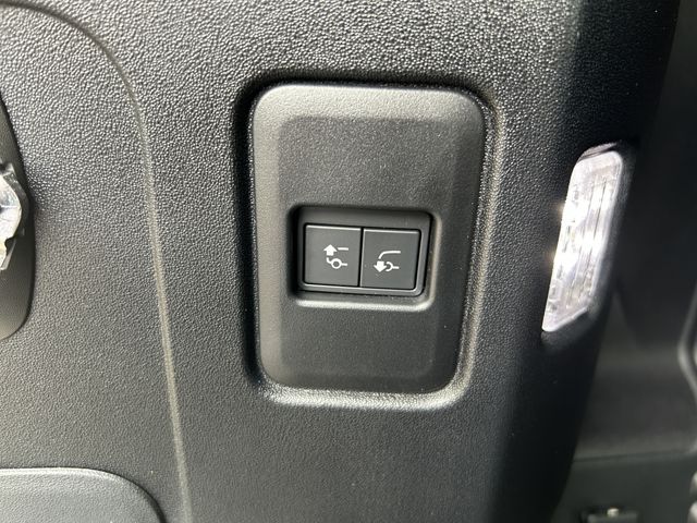 ROVER ROVER DEFENDER 2023