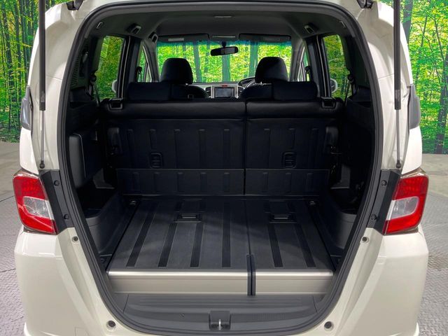 HONDA FREED Spike 2011