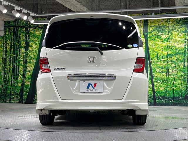 HONDA FREED Spike 2011