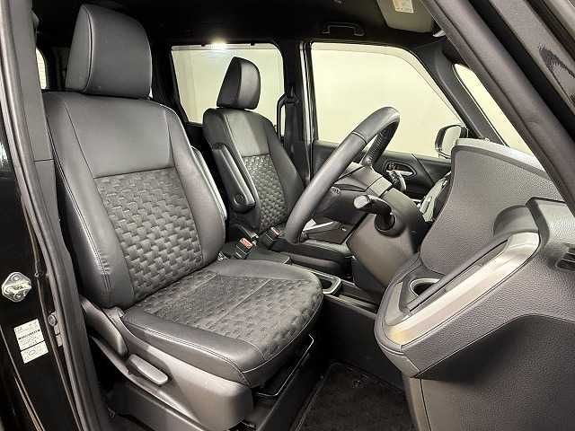 TOYOTA VOXY HYBRID 2023