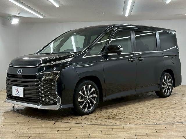 TOYOTA VOXY HYBRID 2023