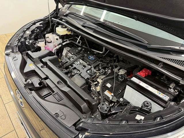 TOYOTA VOXY HYBRID 2023