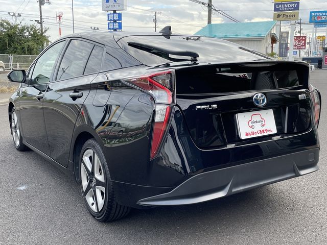 TOYOTA PRIUS 2016